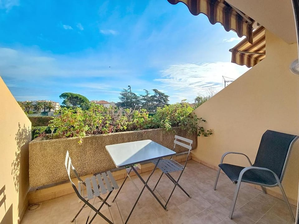 Vacation apartment near sea with private parking Apartment in Antibes
