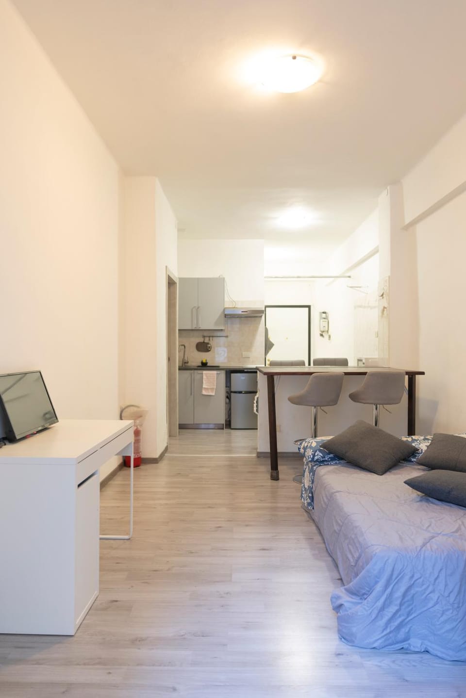 Kitchen or kitchenette, Living room, Seating area, Dining area