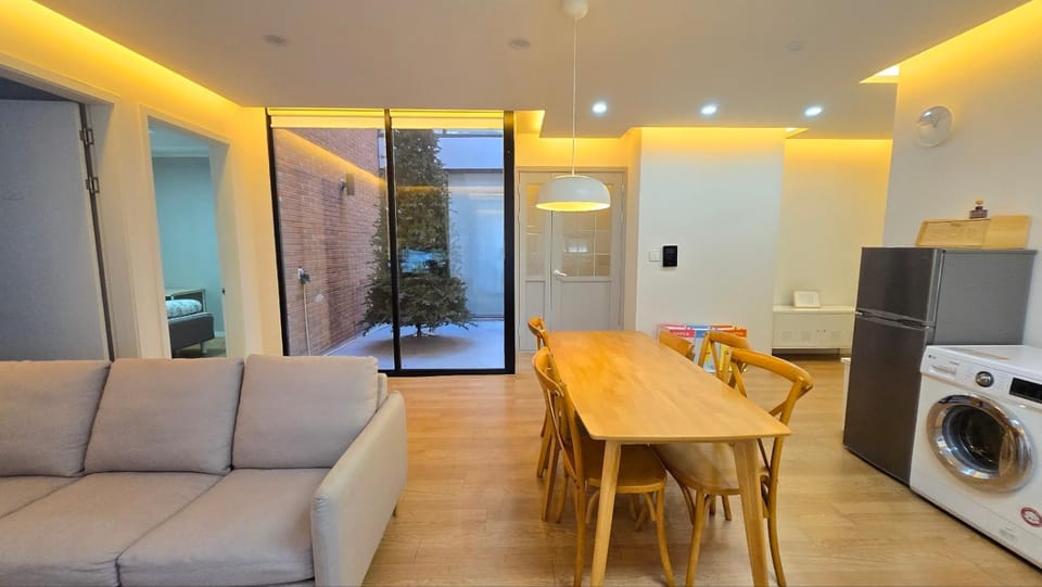 Kitchen or kitchenette, Living room