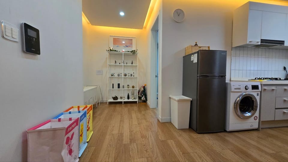 Kitchen or kitchenette, Living room