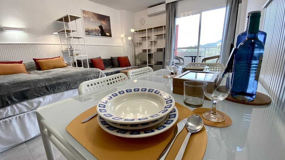 Bed, Living room, Photo of the whole room, Seating area, Dining area