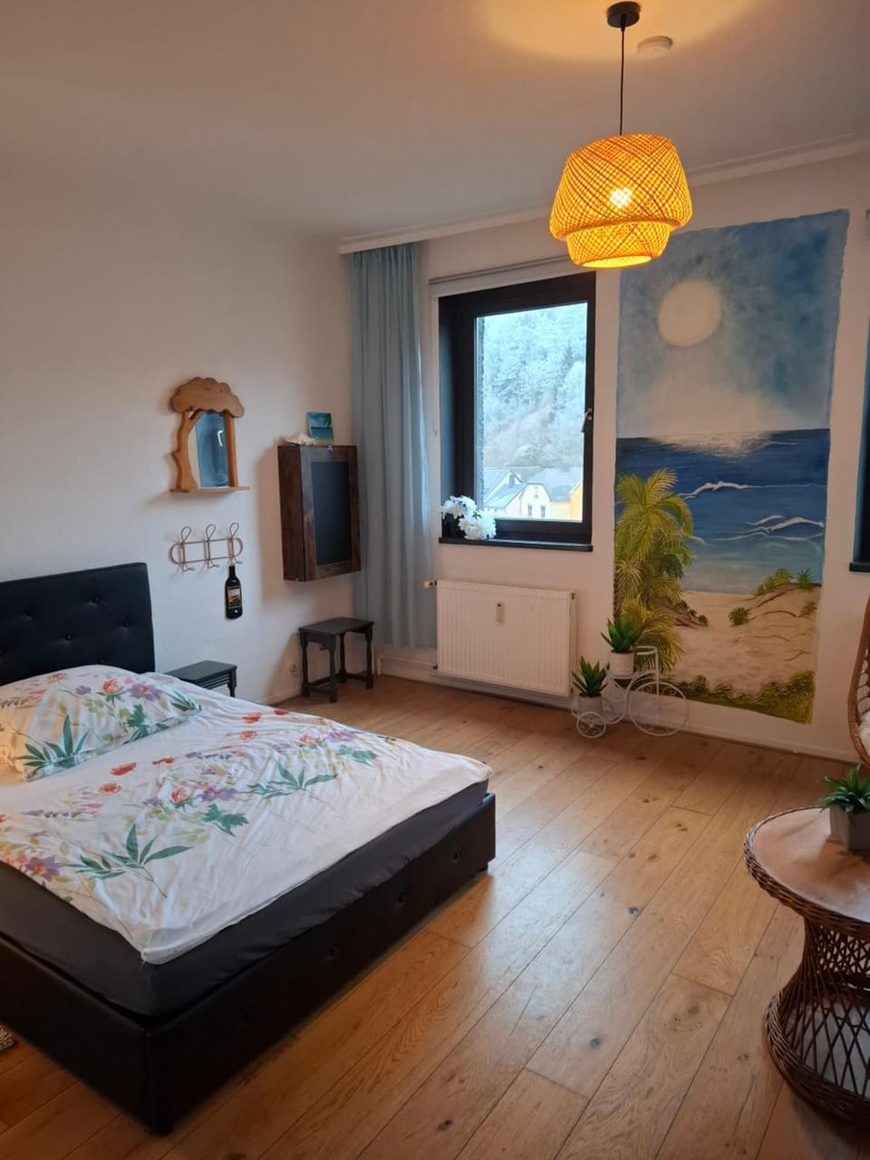 Photo of the whole room, Bedroom