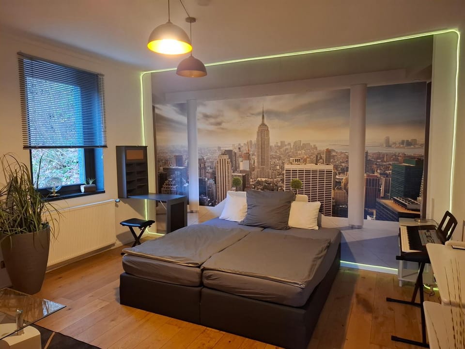 Photo of the whole room, Bedroom