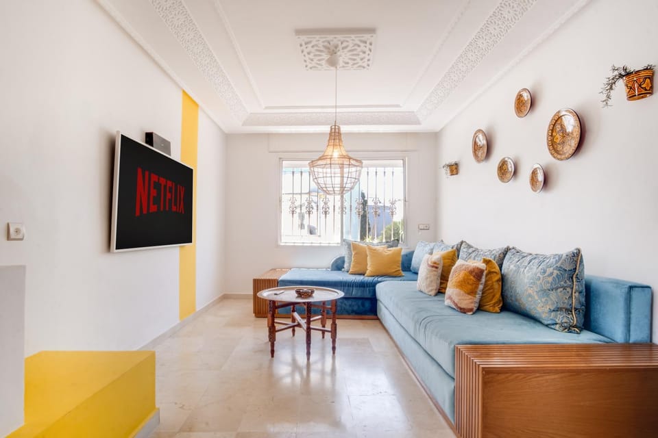 Communal lounge/ TV room, TV and multimedia, Living room, Seating area, Evening entertainment