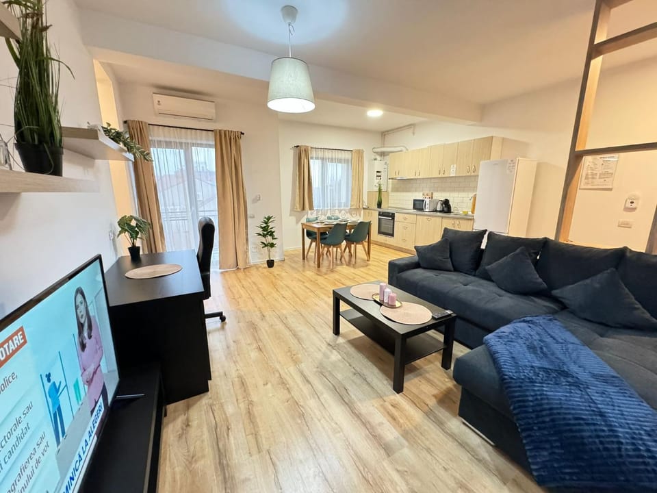 TV and multimedia, Kitchen or kitchenette, Living room, Seating area, Dining area, oven, stove