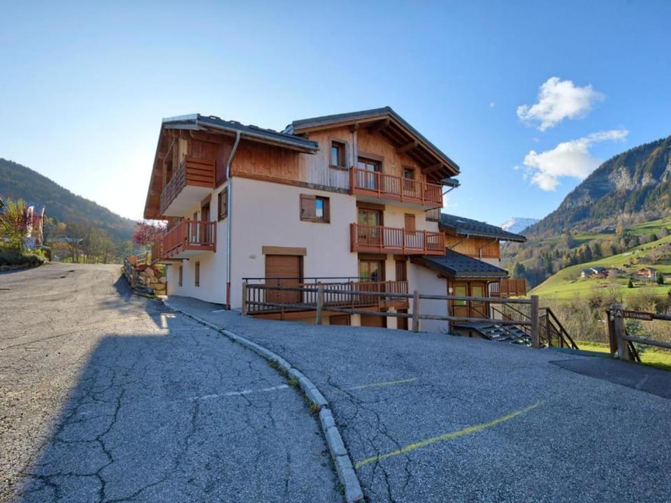 Appt 5 pers au pied des pistes FLUMET, PISCINE terrasse, parking Apartment in Haute-Savoie