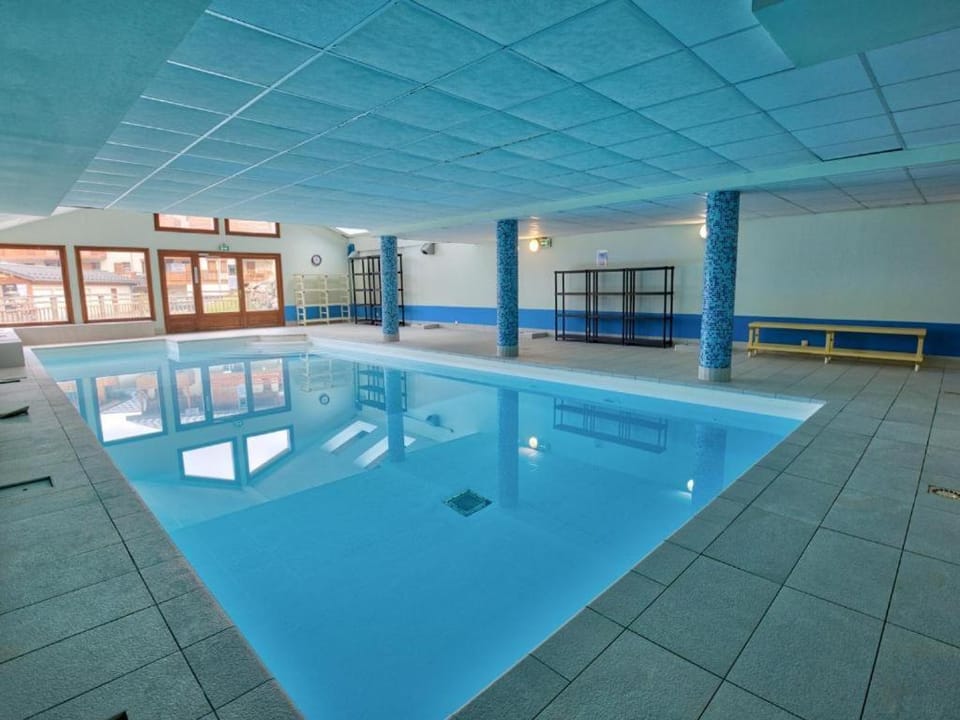 Appt 5 pers au pied des pistes FLUMET, PISCINE terrasse, parking Apartment in Haute-Savoie