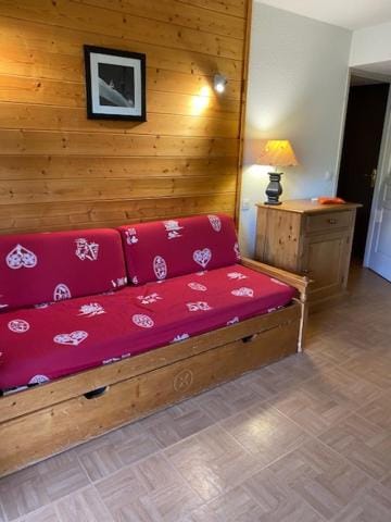 Appt 5 pers au pied des pistes FLUMET, PISCINE terrasse, parking Apartment in Haute-Savoie