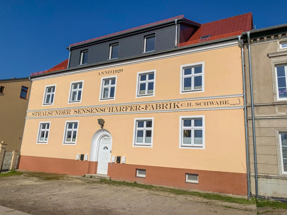 Property building, Facade/entrance, Day