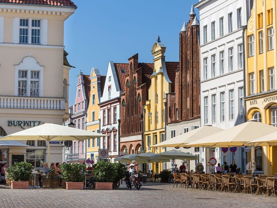 Nearby landmark, Day, Neighbourhood, Area and facilities, Location