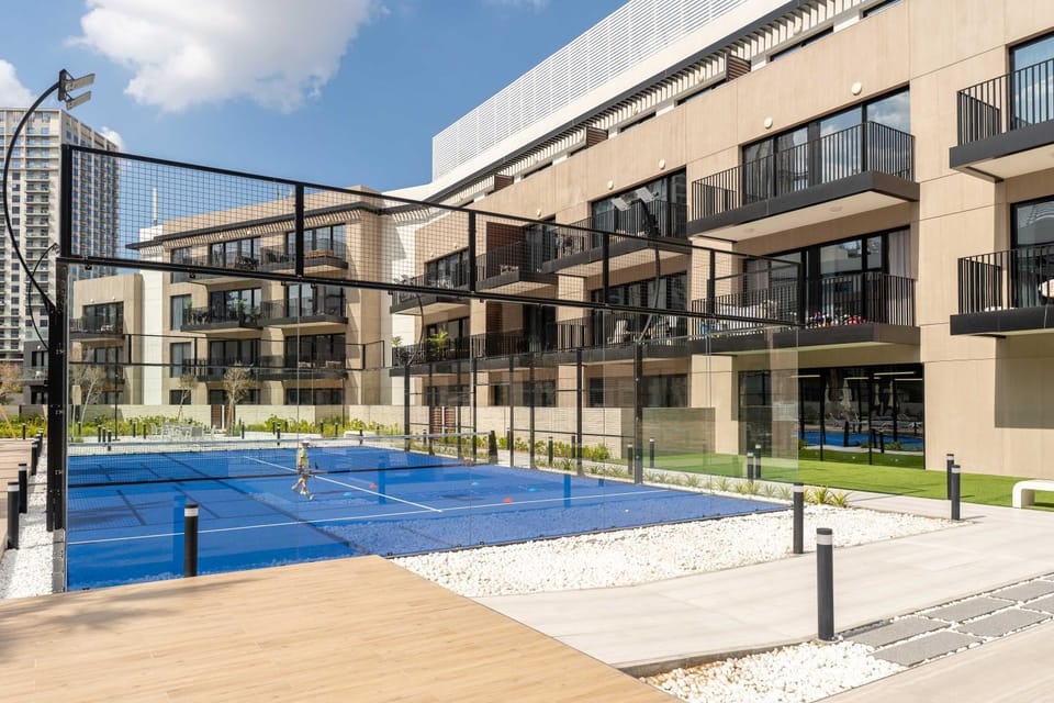 Property building, Day, Tennis court