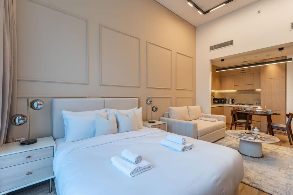 Bed, Dining area, Bedroom
