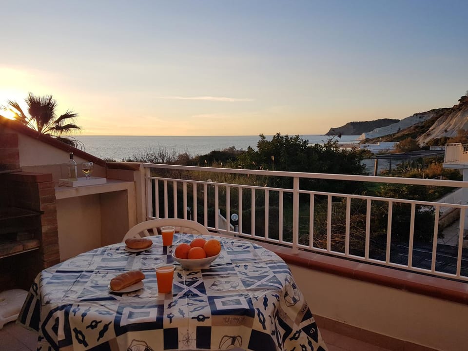 Natural landscape, BBQ facilities, Balcony/Terrace, Beach, Landmark view, Sea view