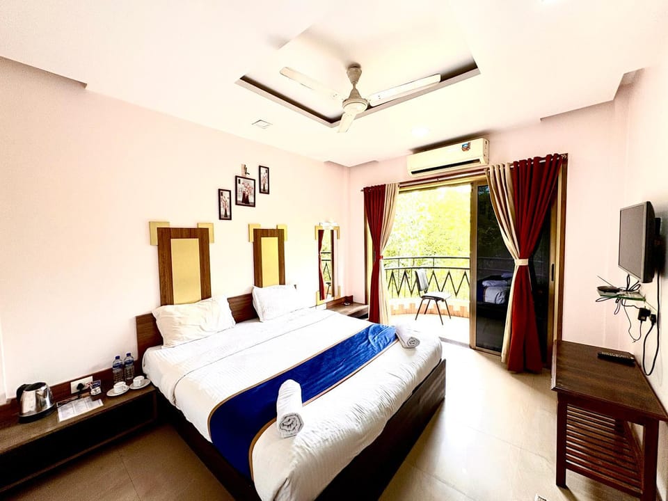 Bed, Photo of the whole room, Bedroom, air conditioner