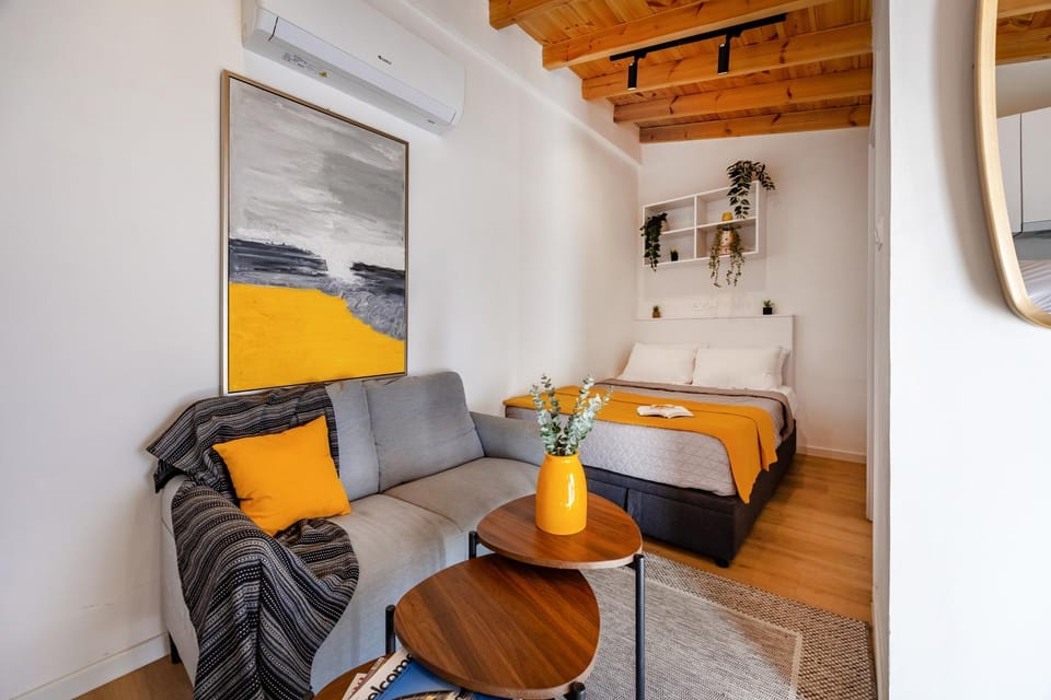 Bed, Living room