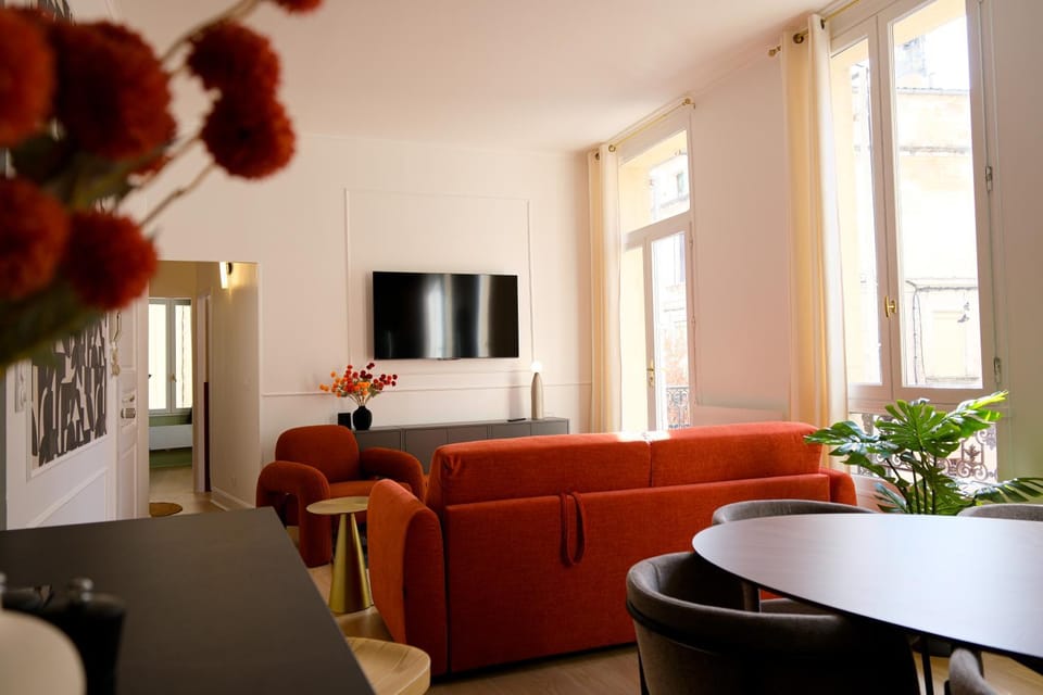 TV and multimedia, Living room, Evening entertainment