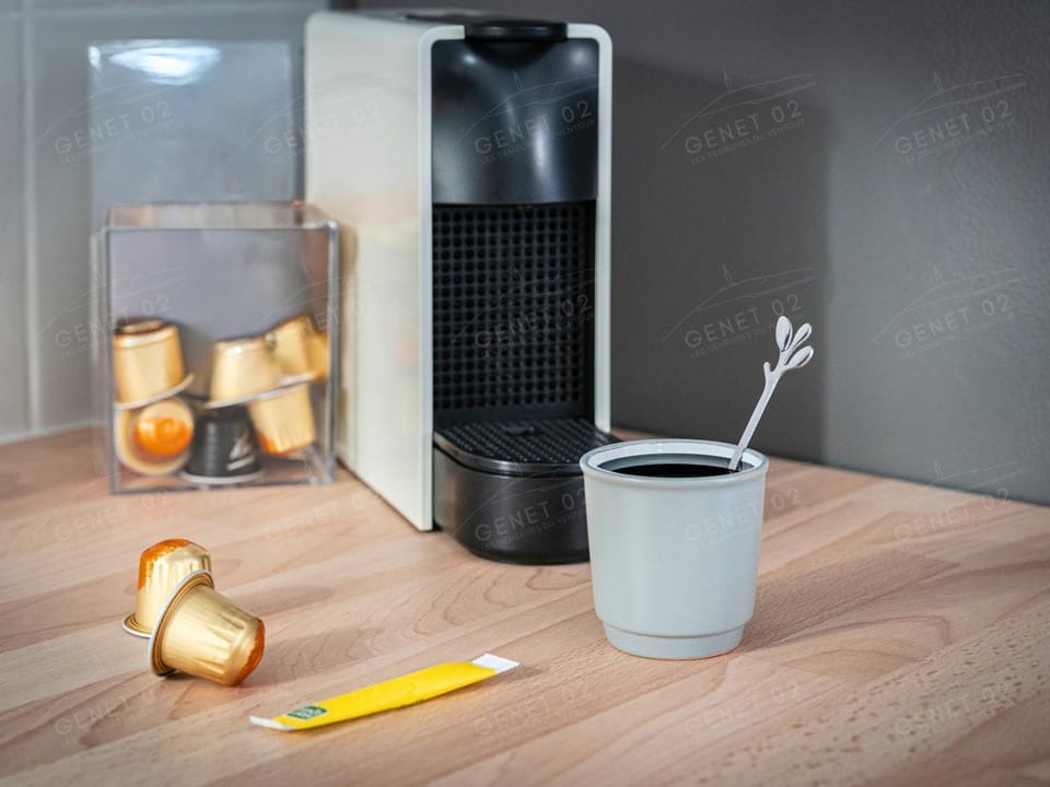 Coffee/tea facilities, kitchen