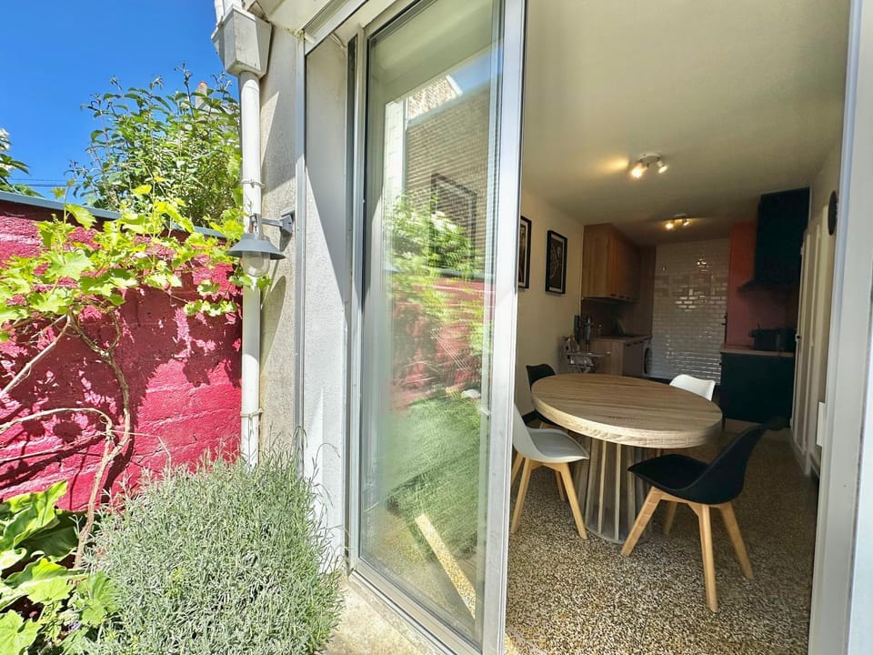 Garden, Kitchen or kitchenette, Dining area