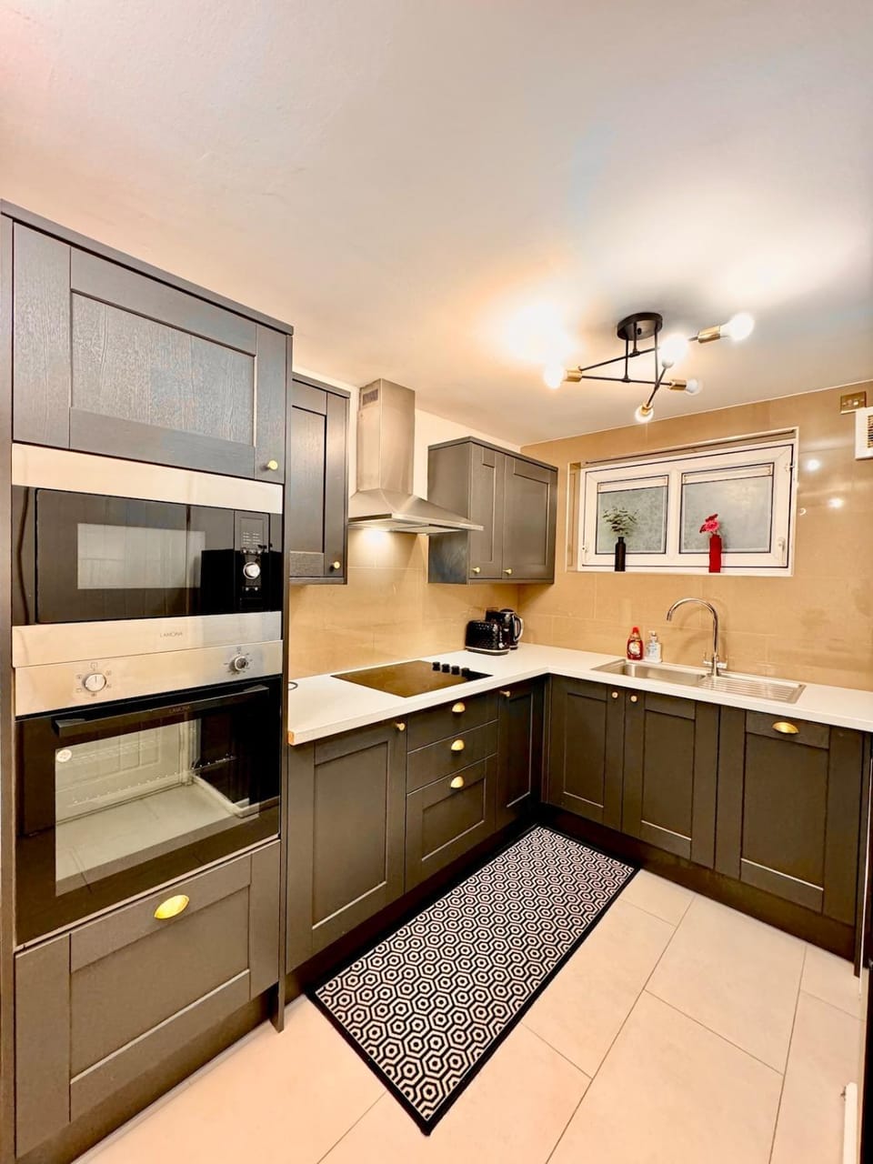 Kitchen or kitchenette, oven, pet friendly, stove