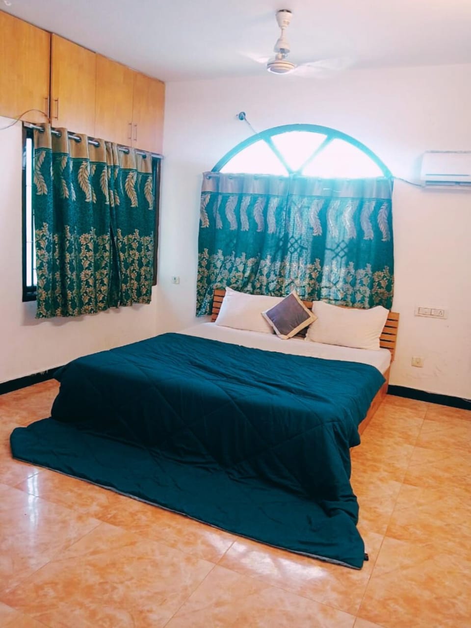 Bed, Bedroom, air conditioner