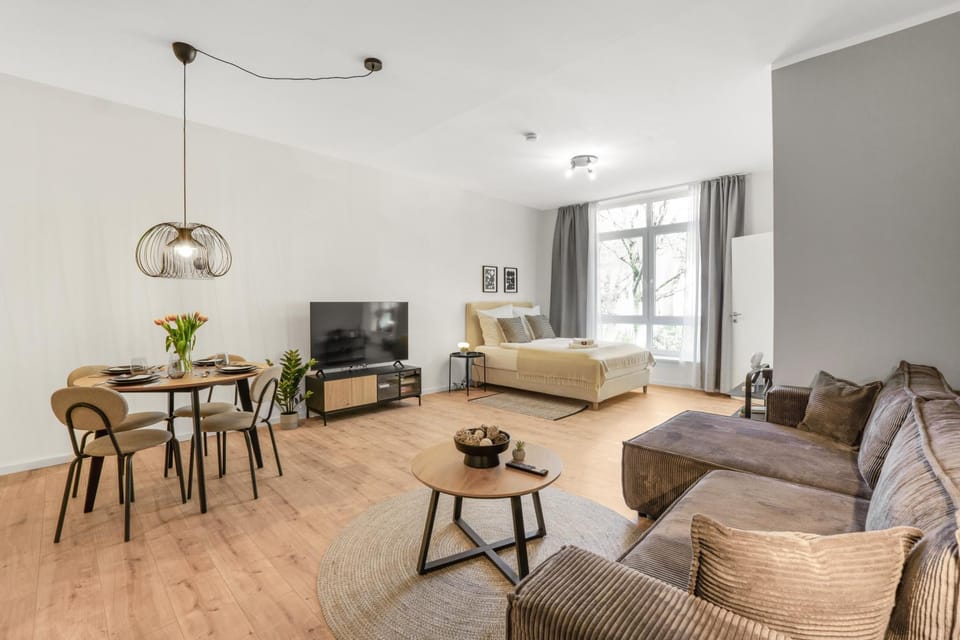 Bed, TV and multimedia, Living room, Seating area, Dining area, Evening entertainment