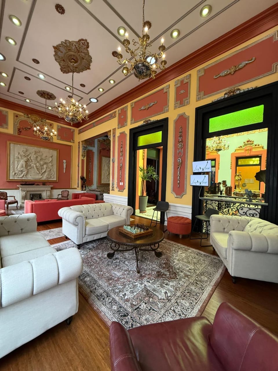Living room, Seating area