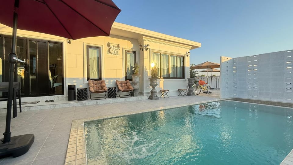 Day, Pool view, Swimming pool, sunbed