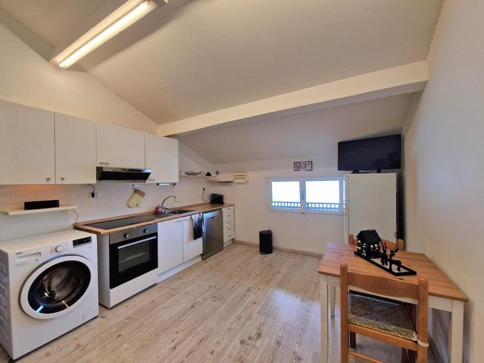 Kitchen or kitchenette, dishwasher, oven, stove, washing machine