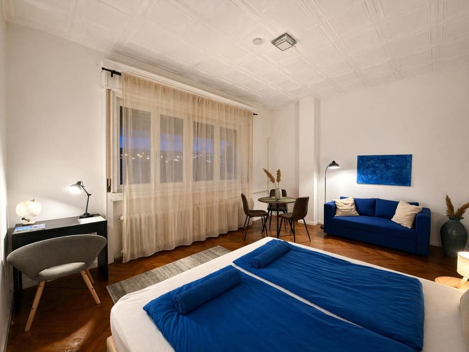 Bed, Living room, Photo of the whole room, Seating area, Bedroom