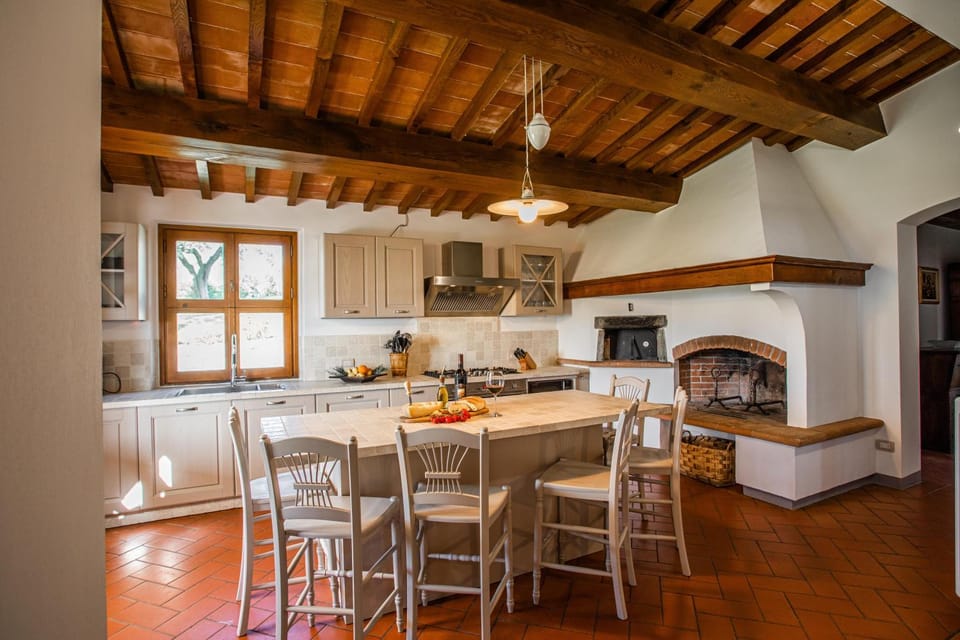 Kitchen or kitchenette, Dining area, stove