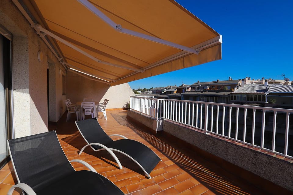 Balcony/Terrace, Area and facilities
