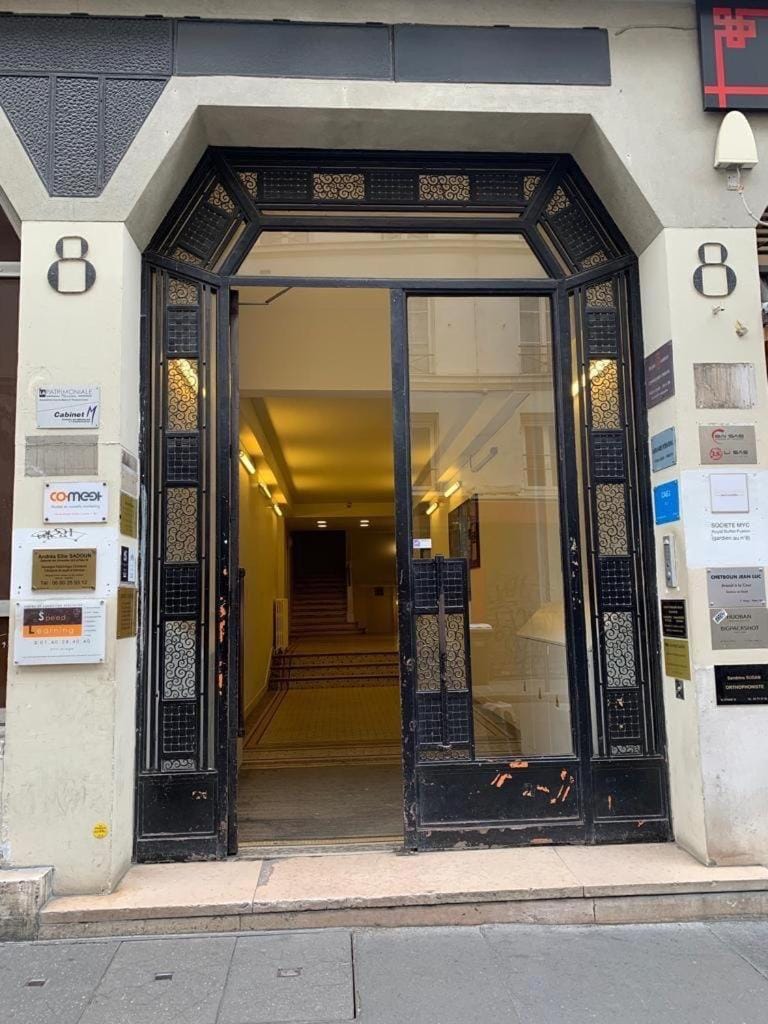 Facade/entrance