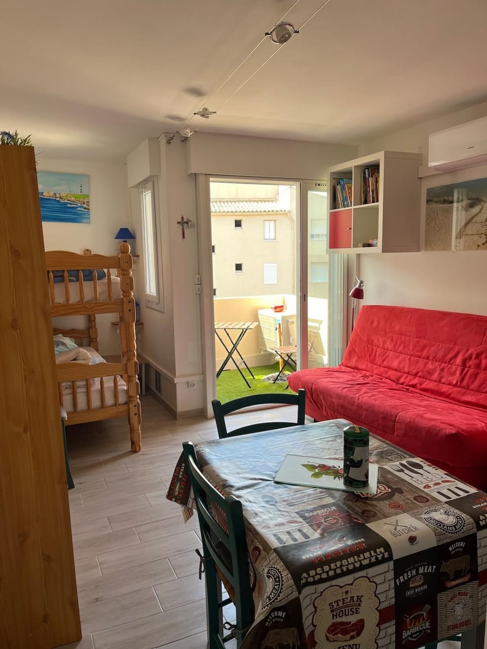 Bed, Living room, Photo of the whole room, Dining area, Bedroom