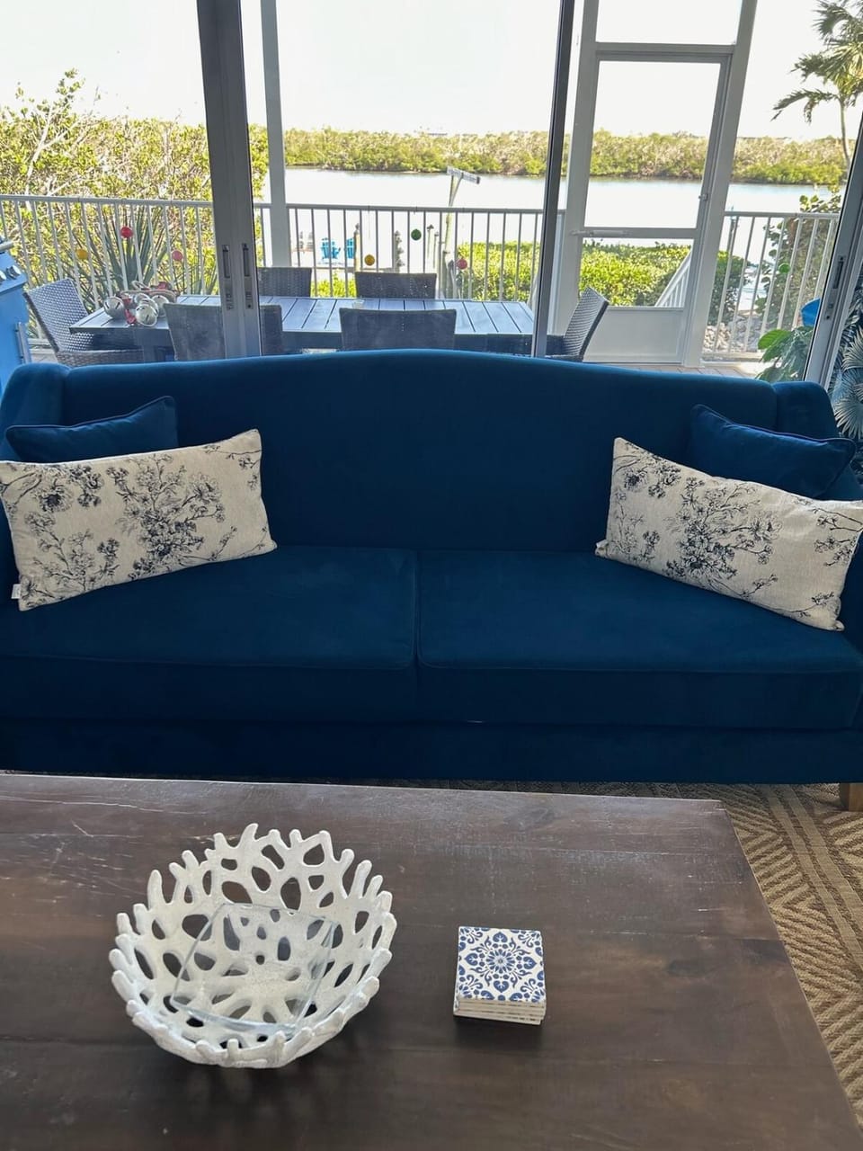 View (from property/room), Balcony/Terrace, Living room, Seating area