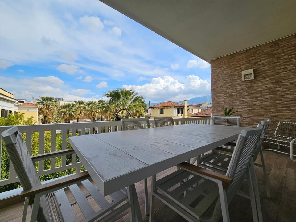 View (from property/room), Balcony/Terrace, Dining area
