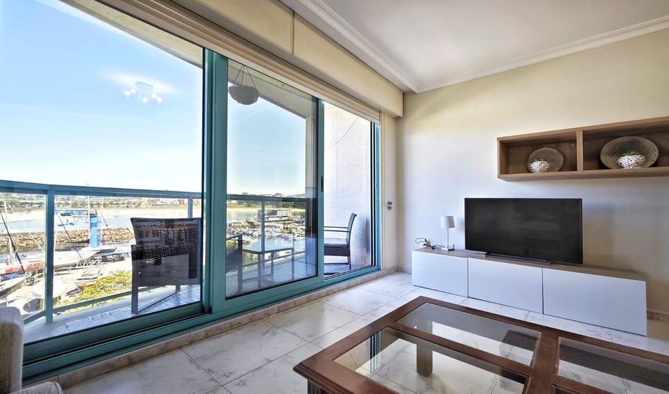 View (from property/room), Balcony/Terrace, Living room