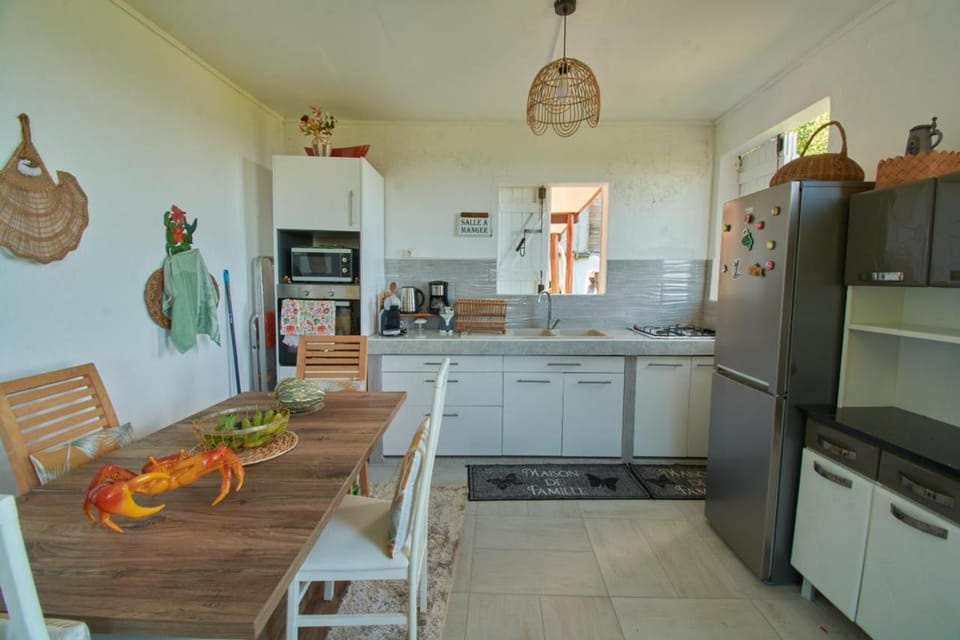 Kitchen or kitchenette, Kitchen or kitchenette, Dining area, oven, stove