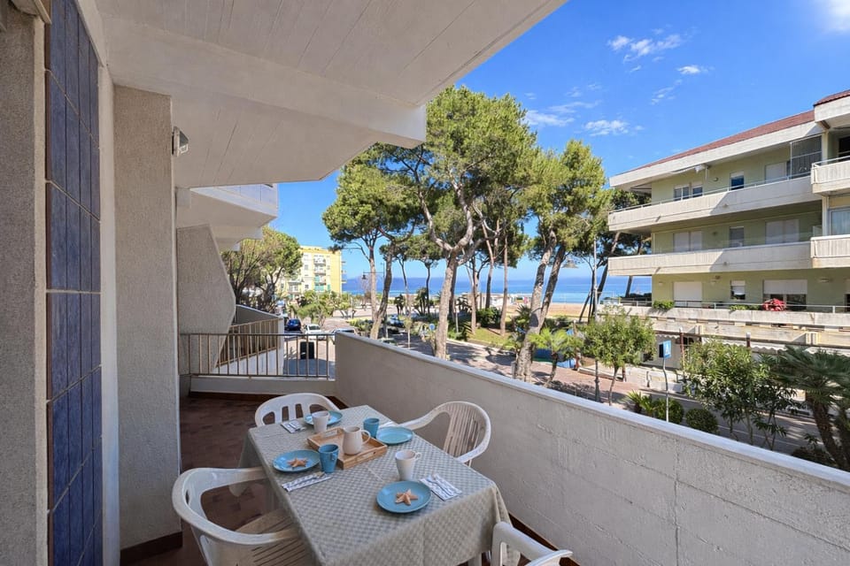 Property building, View (from property/room), Balcony/Terrace, Dining area