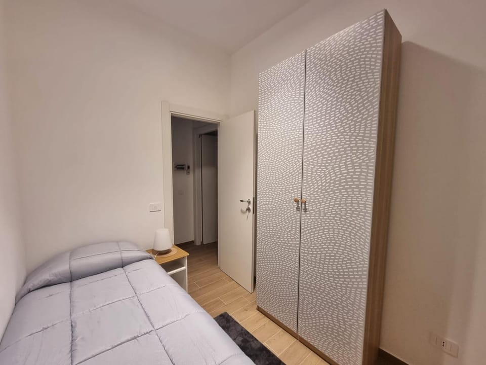 Bed, Bedroom, locker
