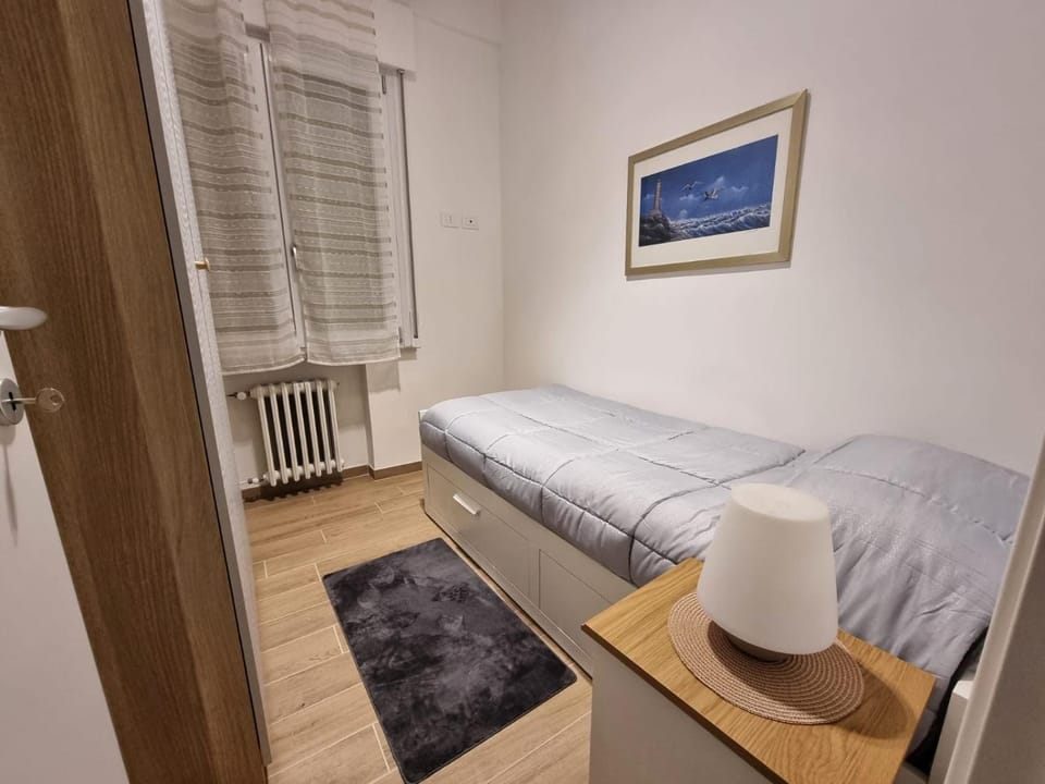 Bed, Bedroom, locker