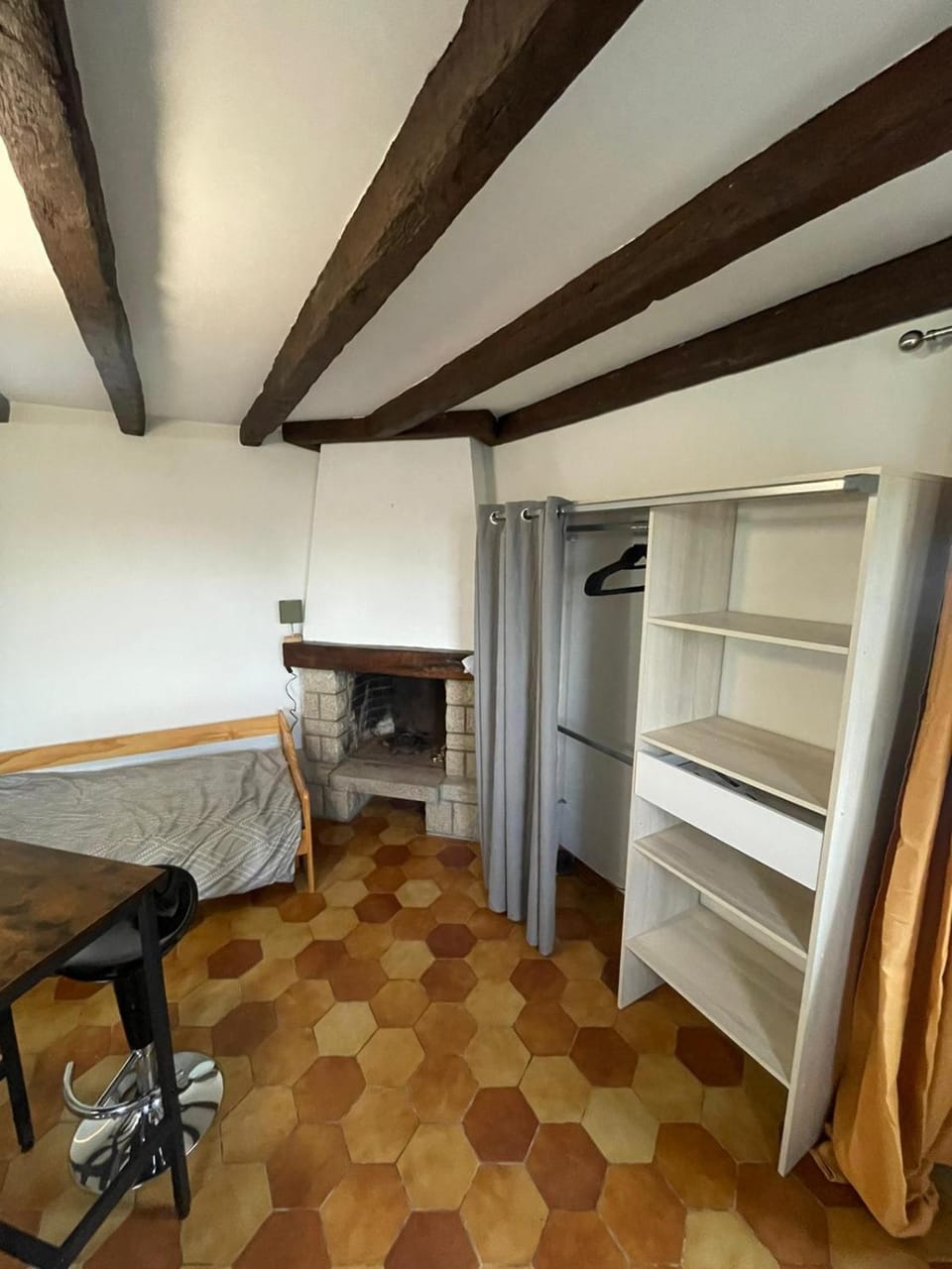 Studio indépendant dans maison d habitation Apartment in Pays de la Loire