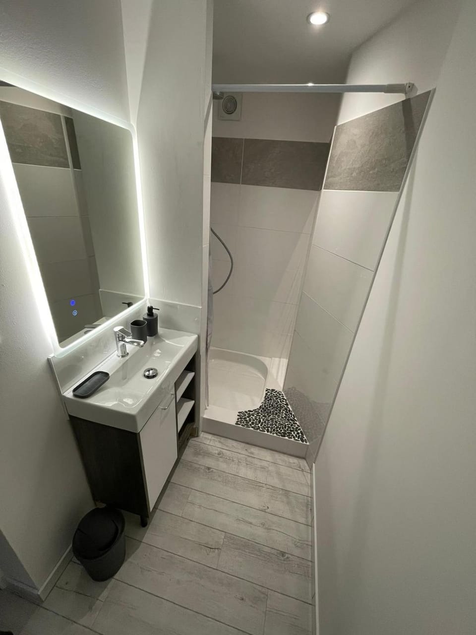 Studio indépendant dans maison d habitation Apartment in Pays de la Loire