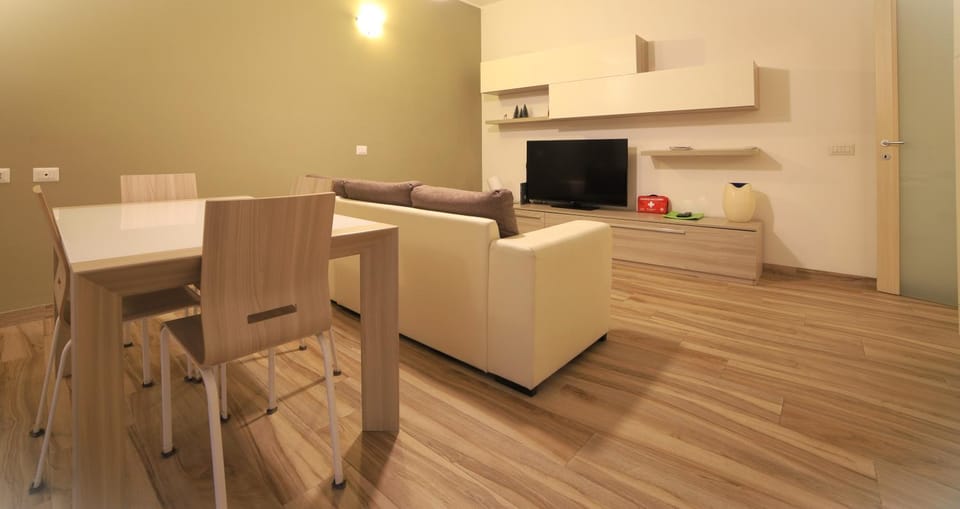 Communal lounge/ TV room, TV and multimedia, Living room, Seating area