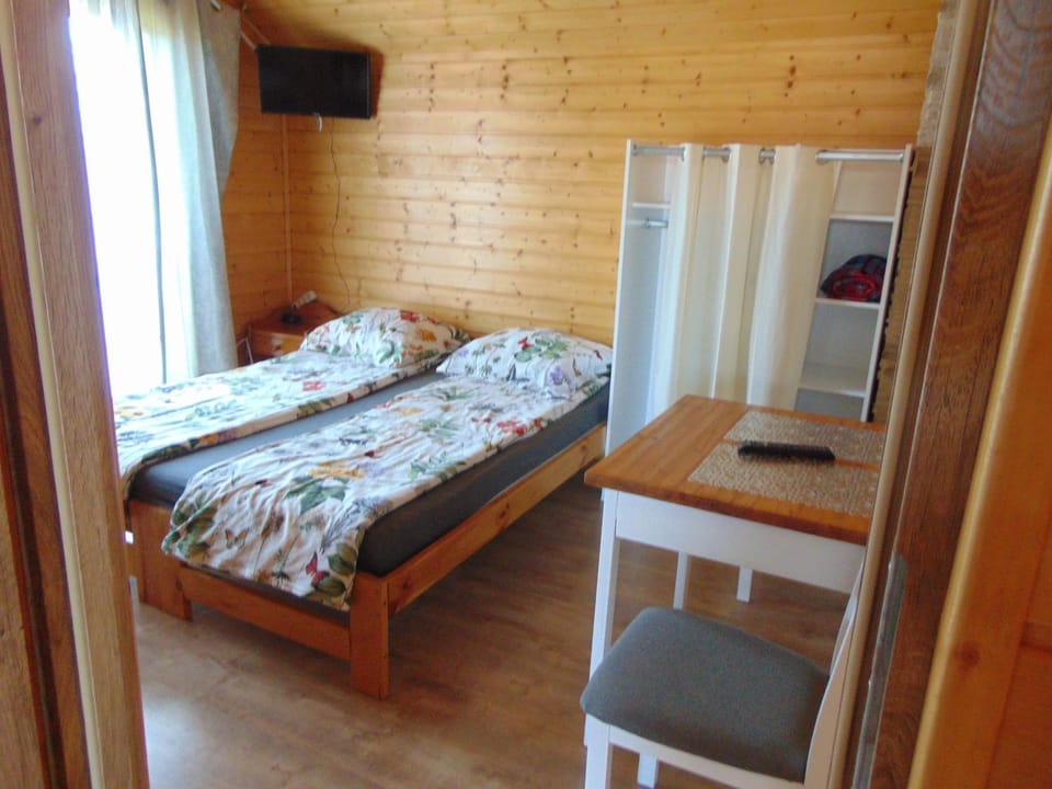 Bed, TV and multimedia, Photo of the whole room