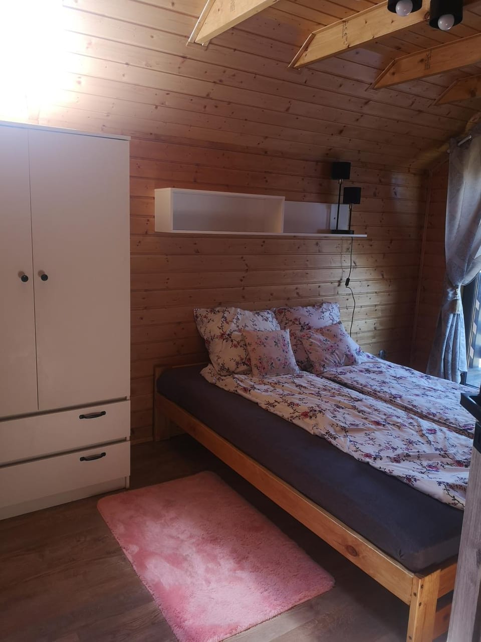 Bed, Photo of the whole room, wardrobe