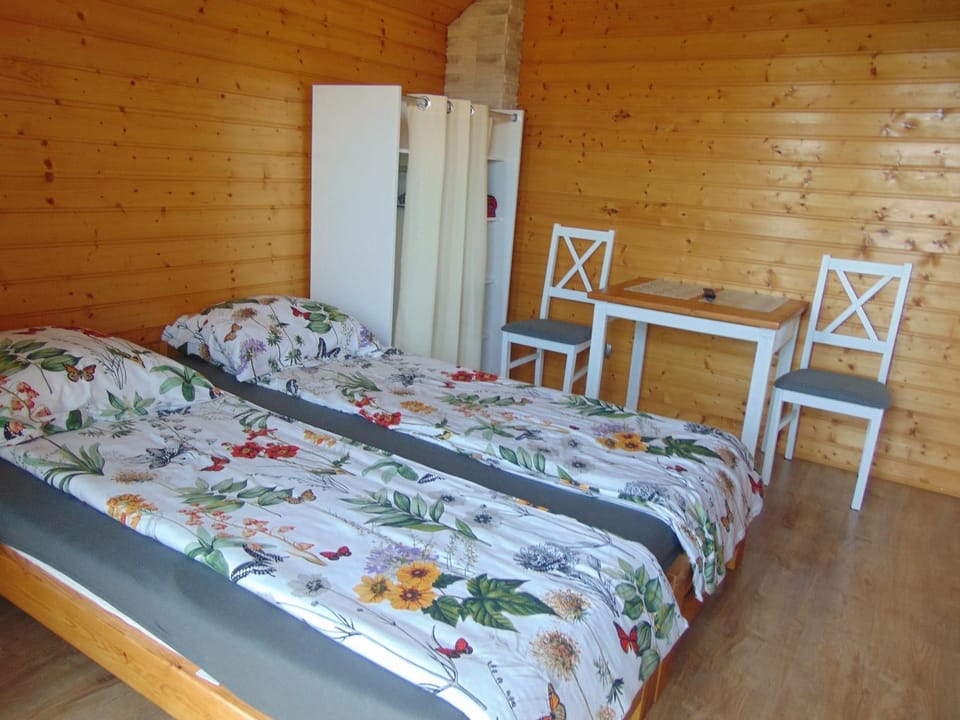 Bed, Photo of the whole room, wardrobe