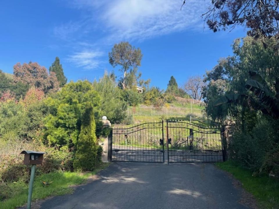 Specious 6000 sf privat gated villa with View Villa in Hayward