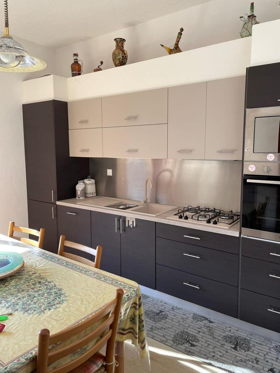 Kitchen or kitchenette, Dining area, dishwasher, stove