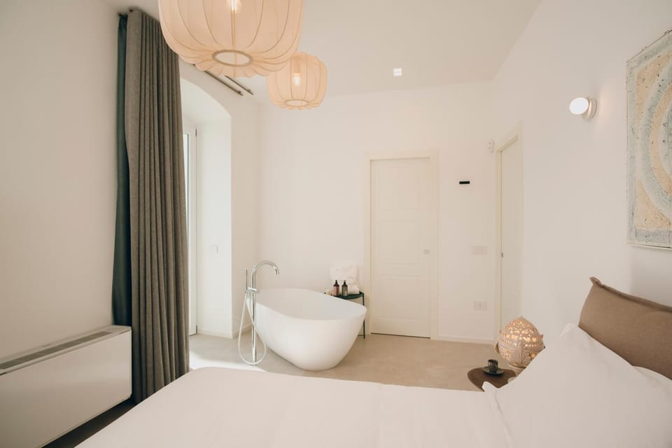 Photo of the whole room, Bedroom, Bath