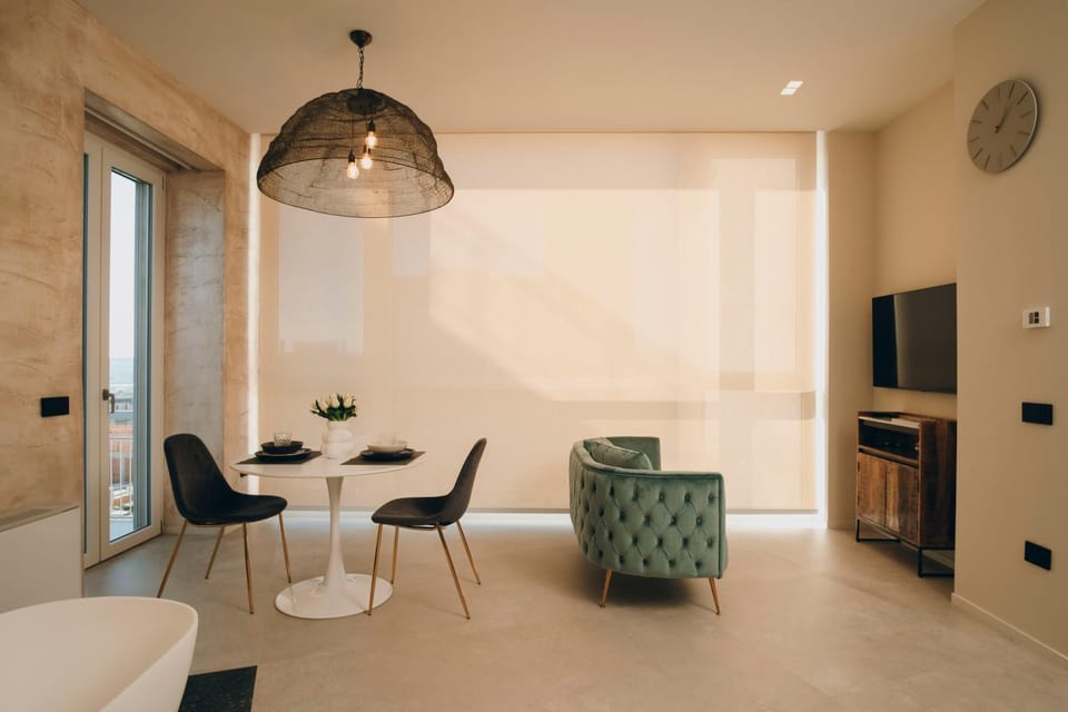 TV and multimedia, Living room, Seating area, Dining area